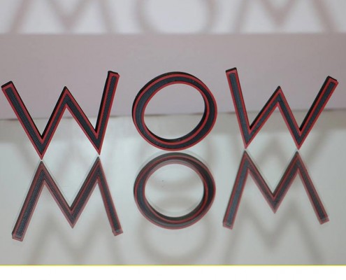 WOW or MOM 3d printed sign illusion